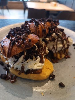 Croissant with Nutella, cream and Oreo - Image 1